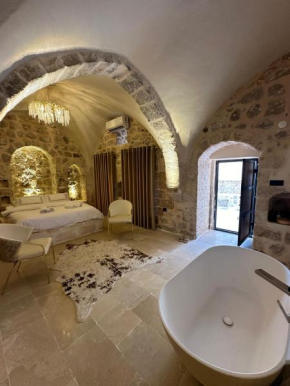 Miri Cave Suite